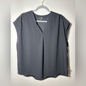 Banana Republic Sleeveless Black V-Neck Notch Top Size Large Casual Office